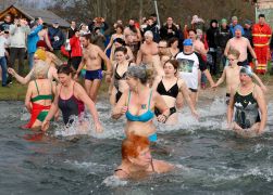 Neujahrsschwimmen 2024 In Jena 05
